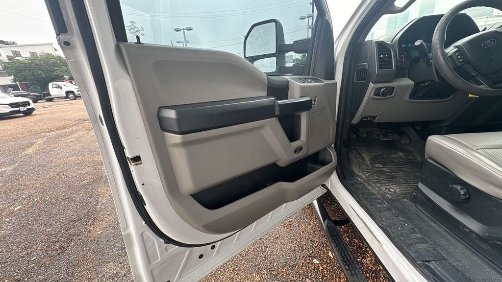 2017 Ford Super Duty F-350 DRW XL