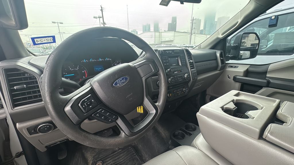 2017 Ford Super Duty F-350 DRW XL