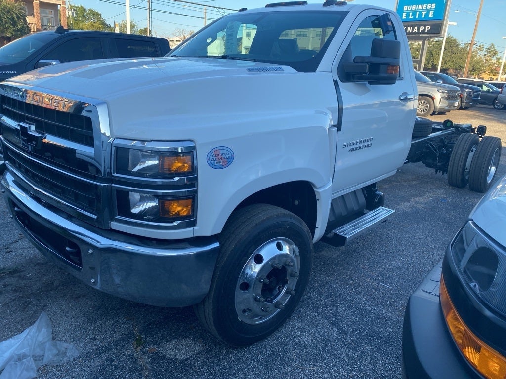 2024 Chevrolet Silverado MD LT
