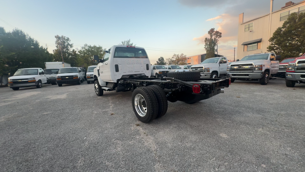 2024 Chevrolet Silverado MD LT