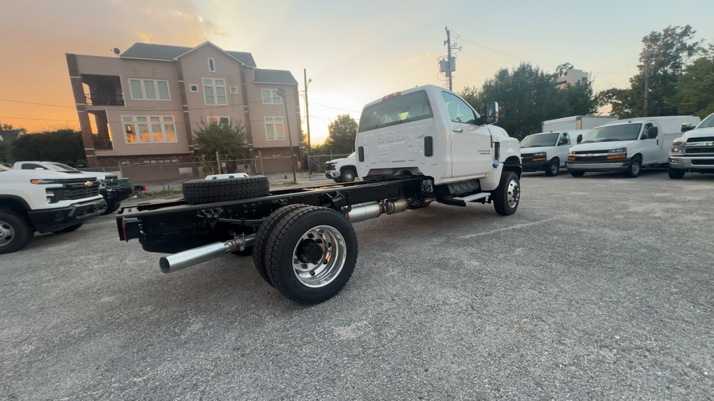 2024 Chevrolet Silverado MD LT