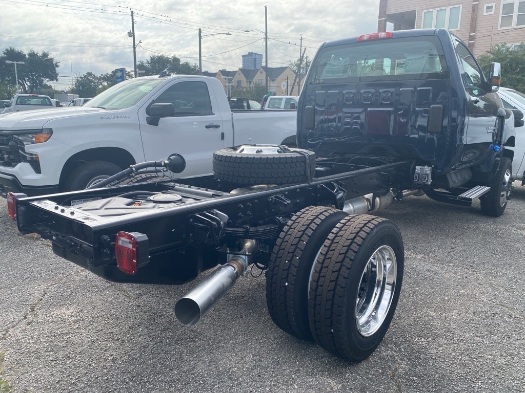 2024 Chevrolet Silverado MD LT