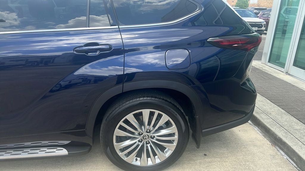 2025 Toyota Highlander LE