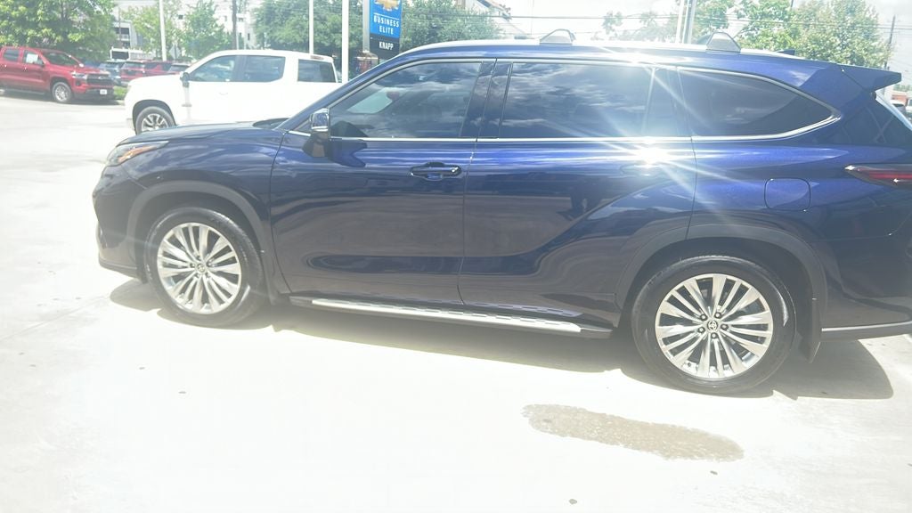 2025 Toyota Highlander LE