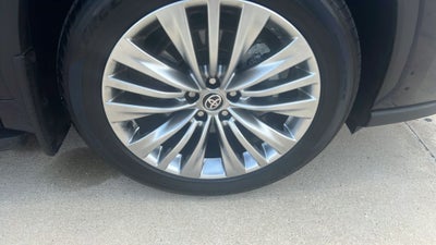 2025 Toyota Highlander LE