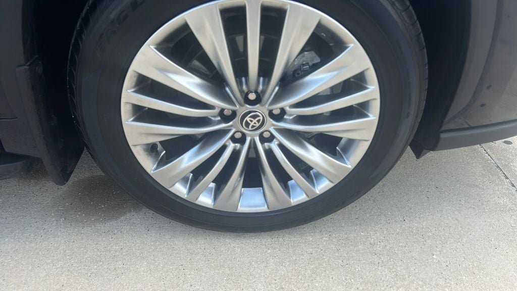 2025 Toyota Highlander LE
