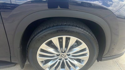 2025 Toyota Highlander LE