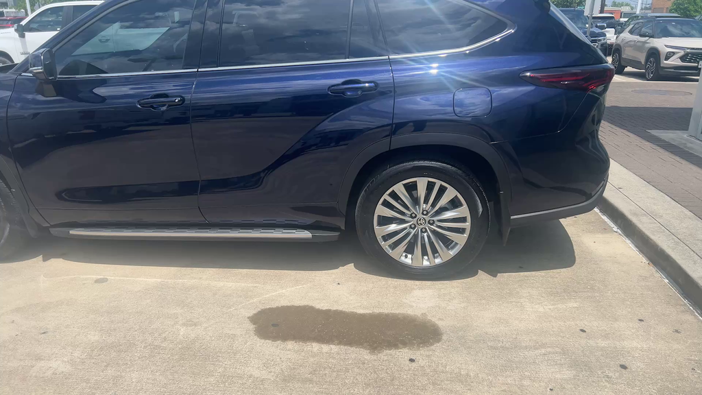 2025 Toyota Highlander LE